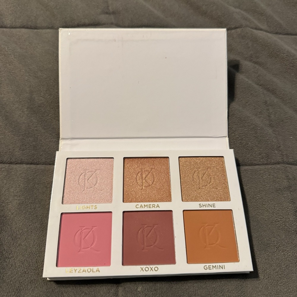 Kenia Ontiveros Beauty: Blush and Shine Kit 6-shades Highlight & Blush RET$34